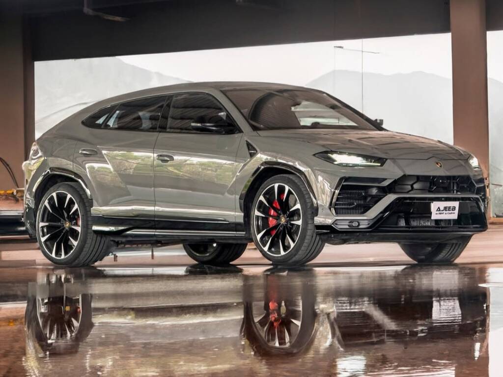 rent Lamborghini Urus in Dubai